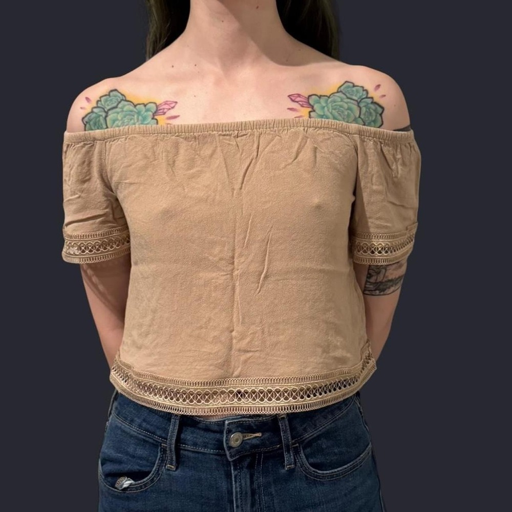 Express / Off the Shoulder Crop Top/ Tan / Embroidered / Size XS